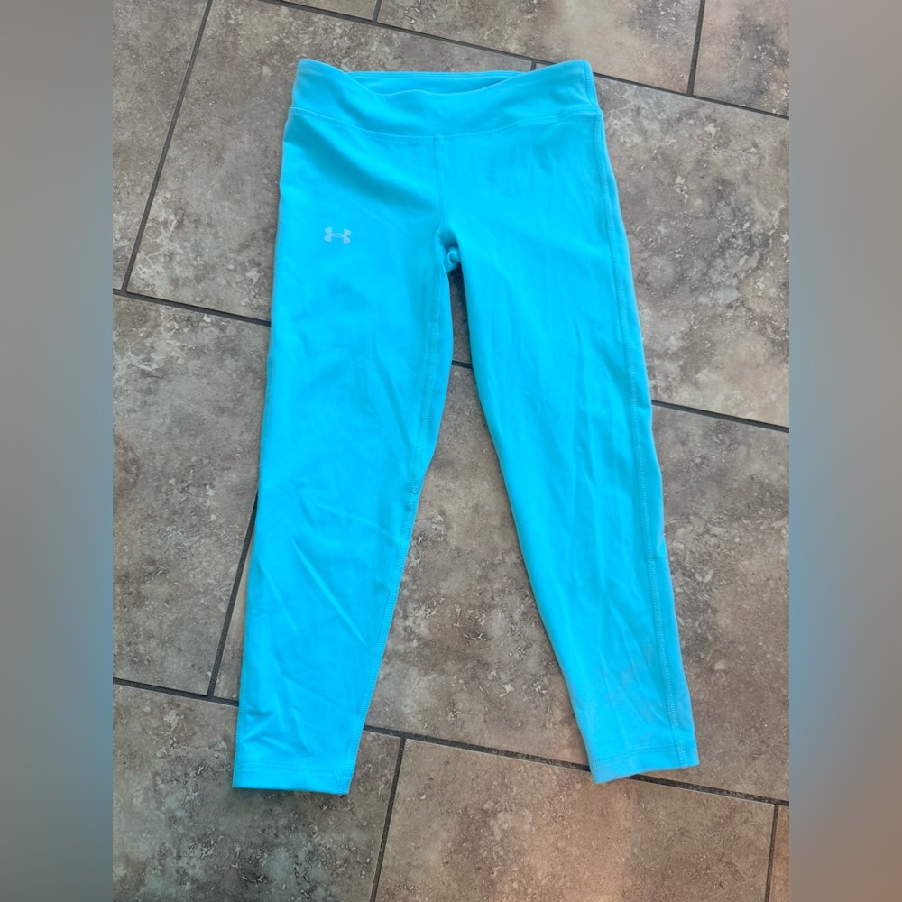 Girls Under Armour light blue cropped leggings